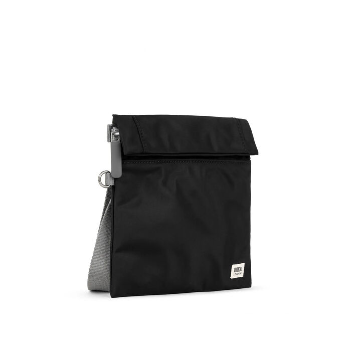 ROKA_STRATFORD_NYLON_BLACK_SIDE.webp